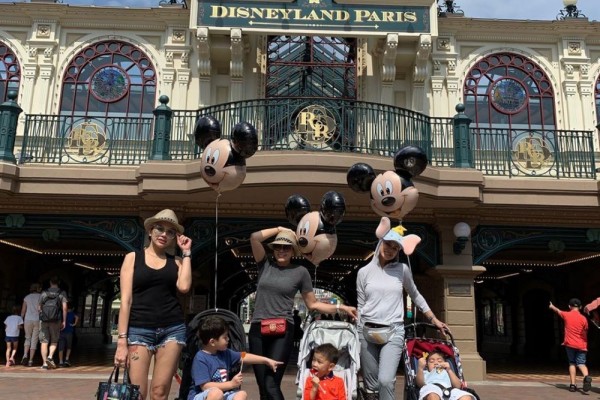 10 Potret Kece Nikita Mirzani Liburan di Paris Bareng Anak dan Sahabat