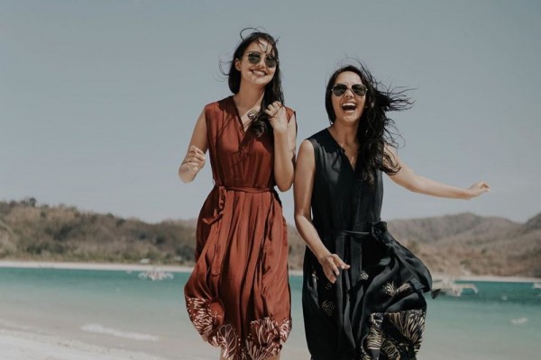 6 Seleb Kembar Berbakat yang Bikin Kamu Pengin Punya Kembaran Juga