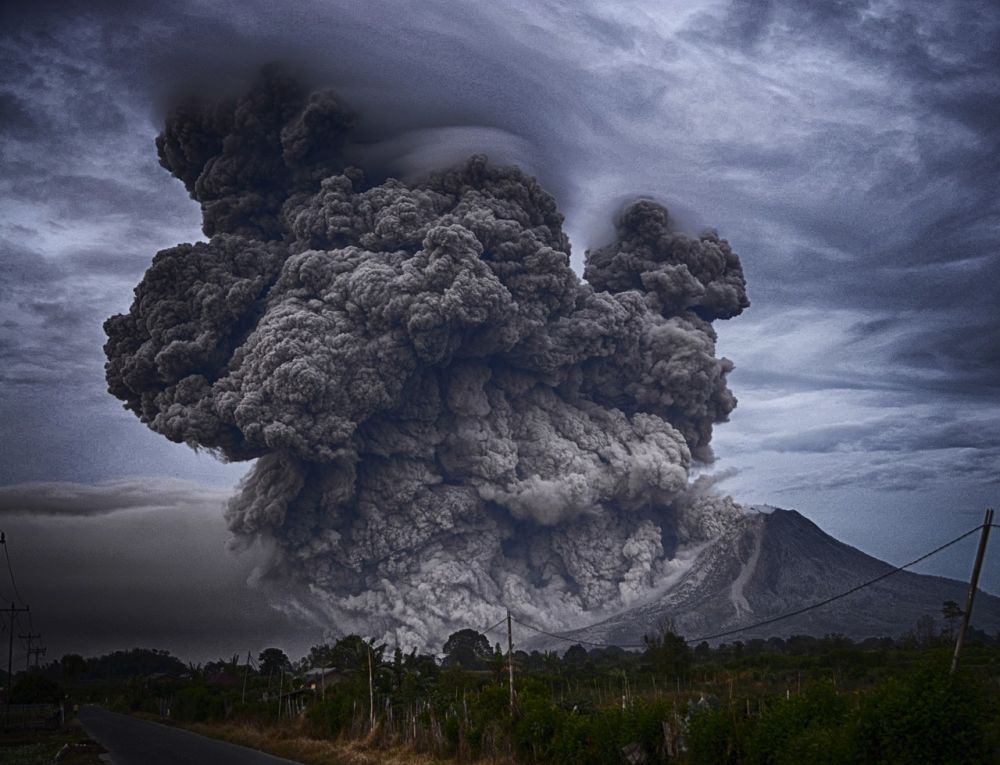 5 Fakta Ilmiah Petir Gunung Berapi, Kenapa Ada Listrik? 