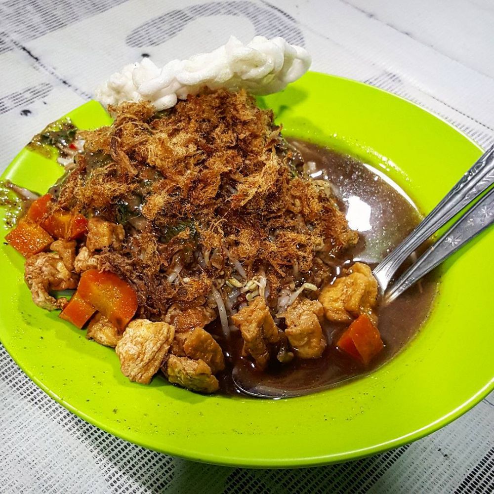 10 Nasi Pecel Rawon  Terenak  di Surabaya Rasanya Sensasional 
