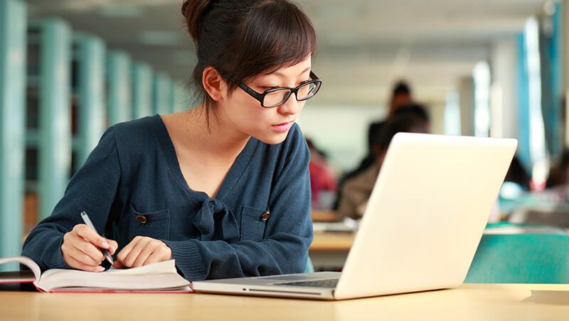 Curhat Mahasiswa Kuliah Online, Banyaknya Tugas hingga Rindu Ngampus