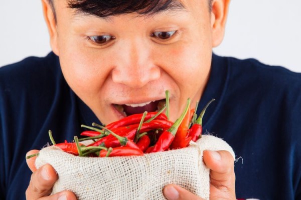 5 Hal Tersembunyi di Balik Orang yang Doyan Makanan Pedas