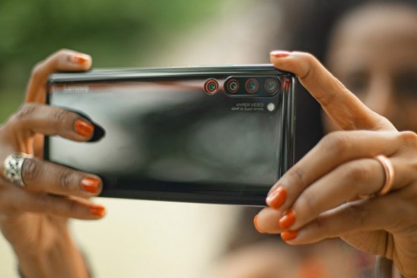 Smartphone dengan Kamera Canggih