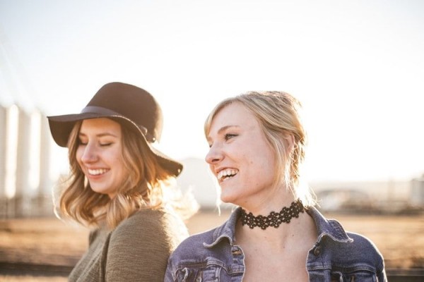 5 Zodiak ini Suka Memberikan Energi Positif, Mood Maker Banget