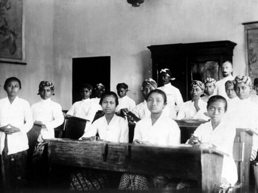 Pengaruh Kolonial Belanda Terhadap Perkembangan Pendidikan Di Indonesia