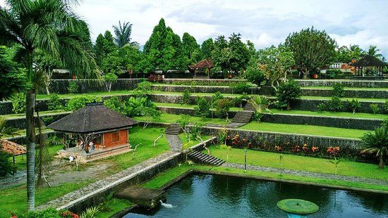 Melihat Keindahan Taman Narmada di Lombok Barat