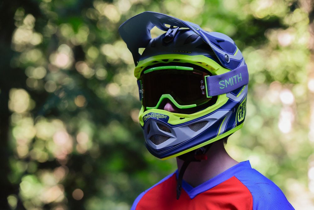 5 Cara Bedakan Helm Ori vs. KW Super, Jangan Tertipu Sama Tampilan