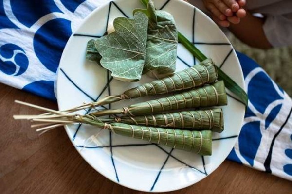 10 Makanan Berbungkus Daun Pisang yang Populer dari Berbagai Negara