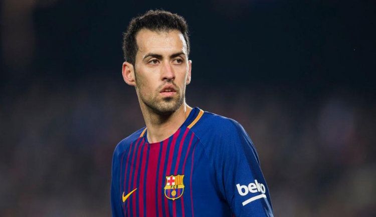 Busquets: Membandingkan Sterling dengan Messi adalah Berlebihan