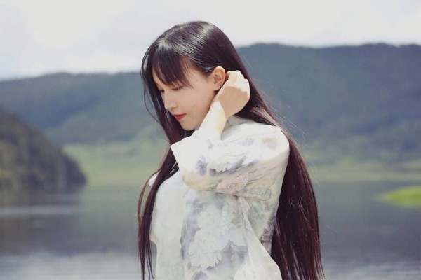 10 Pesona Li Ziqi, Youtuber Dari Desa yang Punya 10 Juta Subscriber