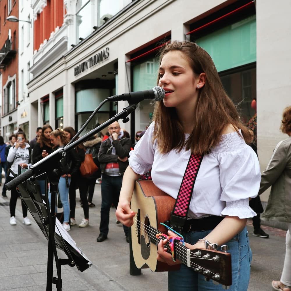 9 Potret Allie Sherlock, Penyanyi Muda Berbakat dari Irlandia!