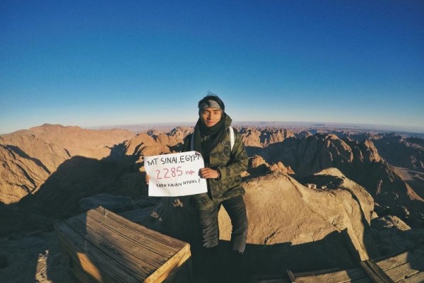 10 Gaya Taqy Malik yang Tetap Stylish dengan Rambut Gondrong