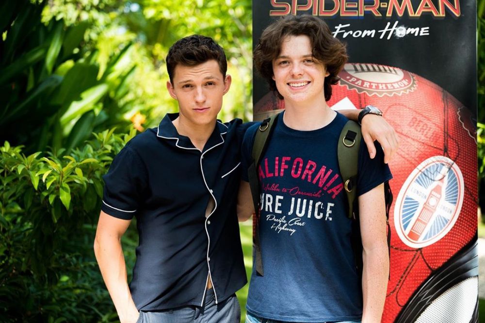 10 Potret Kekompakan Tom Holland dan Ketiga Adiknya, Gemas Banget!