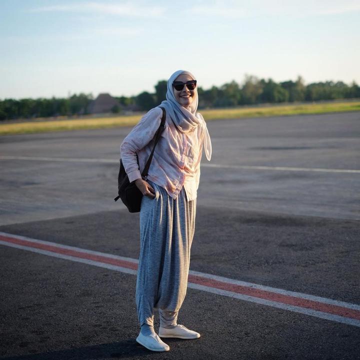 10 Inspirasi OOTD Hijab Kece ala Zaskia Mecca, Super Kasual dan Trendi