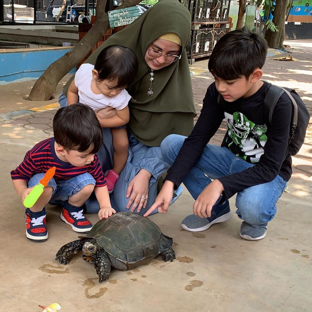 Kompak Banget, Ini 11 Potret Manis Risty Tagor Bareng Ketiga Buah Hati