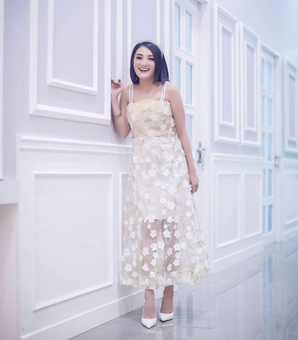 Jadi Female DJ, 10 Potret Kiki Amalia Mantan Istri Markus Horison