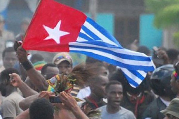 Suku di Papua Barat Serahkan Bendera Bintang Kejora ke TNI, Setia NKRI