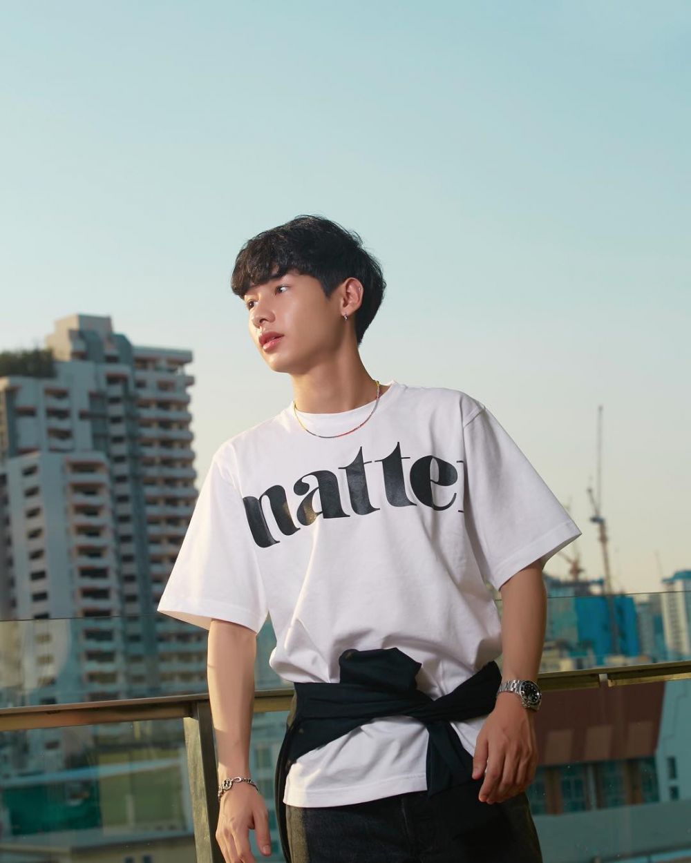 10 Pesona Gun Atthaphan, Aktor Muda Thailand yang Siap Curi Hatimu!