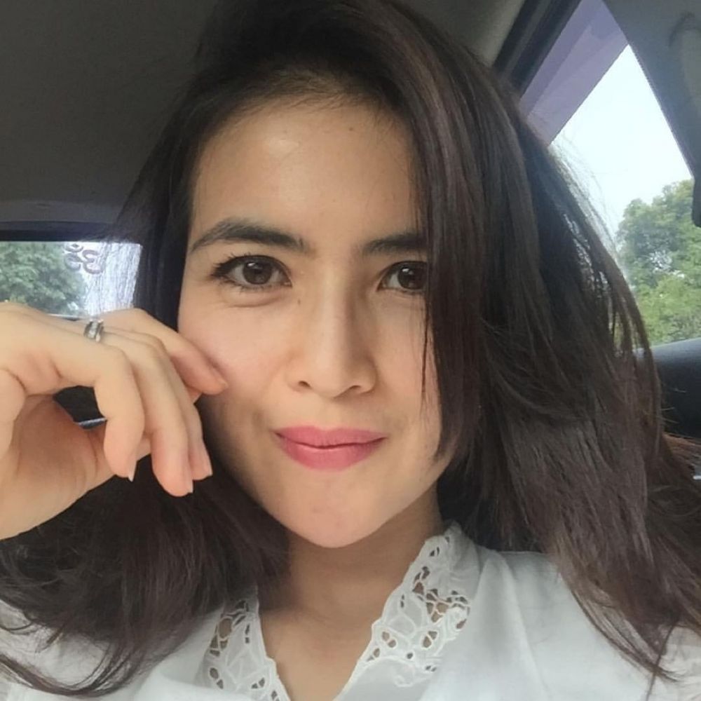 8 Pesona Artis Wanita Berdarah Bali Ini Bikin Hati Berdesir