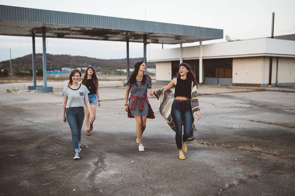 5 Tips Berkawan dengan si Inferiority Complex, Jangan Serang Mental!