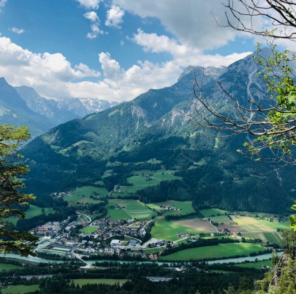 9 Potret Indah Eisreisenwelt, Gua Es yang Keren di Austria