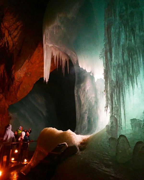 9 Potret Indah Eisreisenwelt, Gua Es yang Keren di Austria