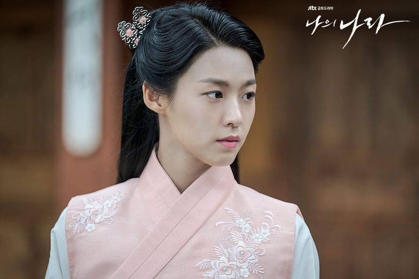 9 Potret Seolhyun Aoa Di Drama My Country Jadi Pasangan Yang Se Jeong