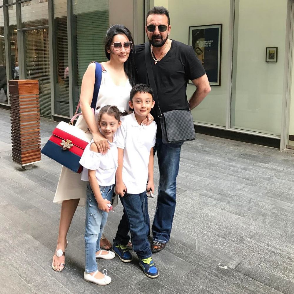 Punya Anak Kembar, Ini 10 Potret Harmonis Keluarga Sanjay Dutt