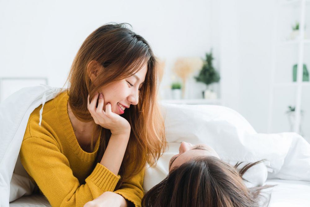 6 Alasan Kenapa Wanita Suka Curhat Ke Teman Temannya