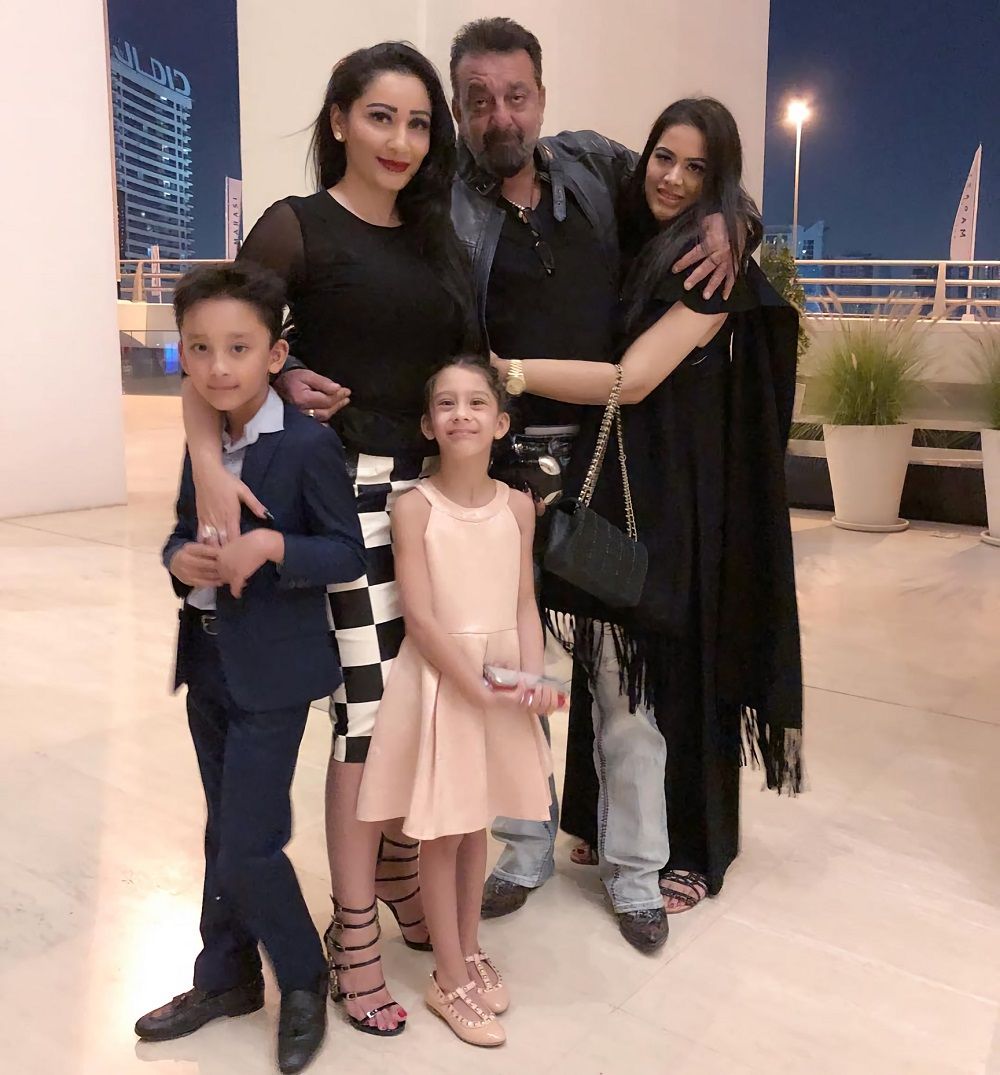 Punya Anak Kembar, Ini 10 Potret Harmonis Keluarga Sanjay Dutt