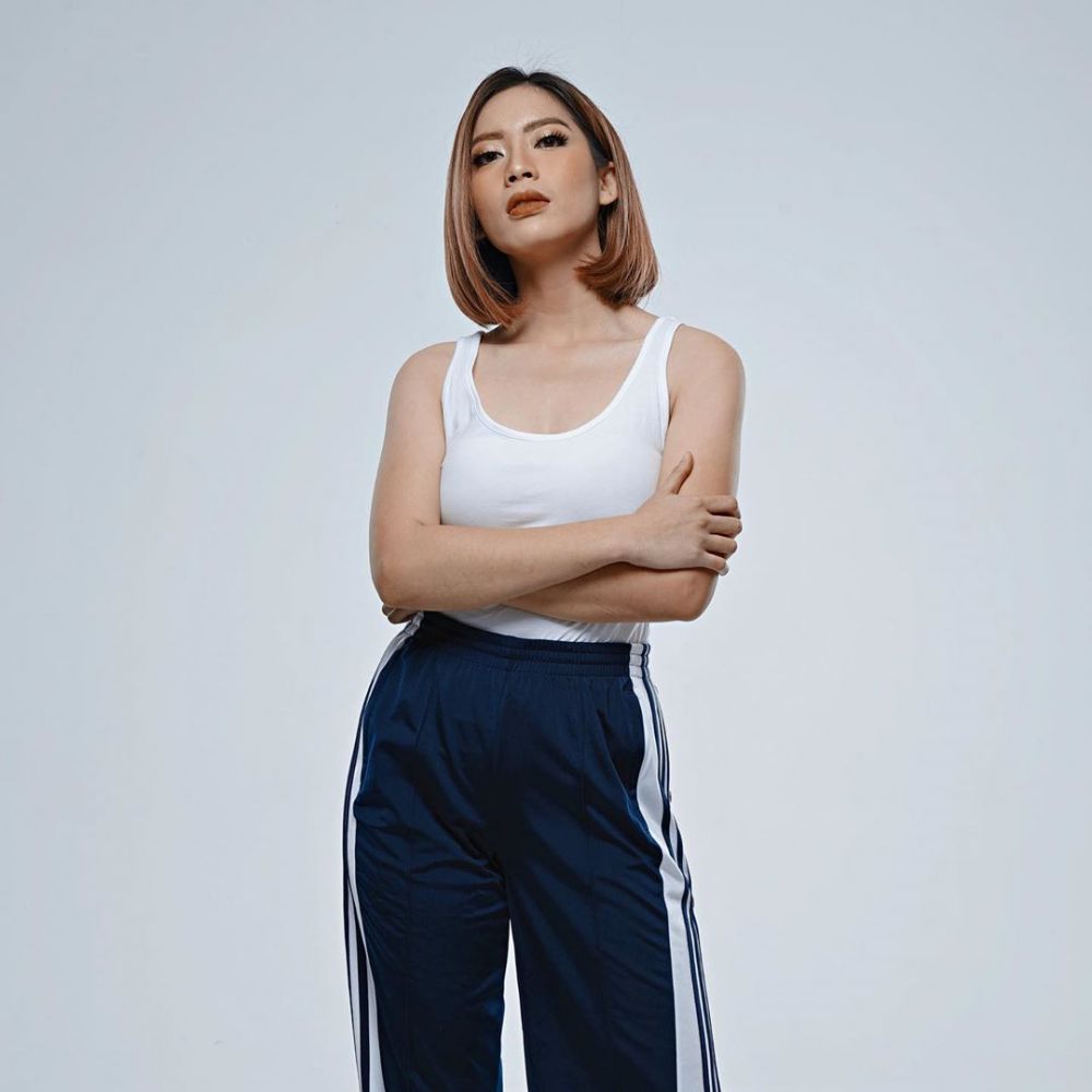 10 Pesona Harly Valentina, Presenter Olahraga yang Menawan Abis!