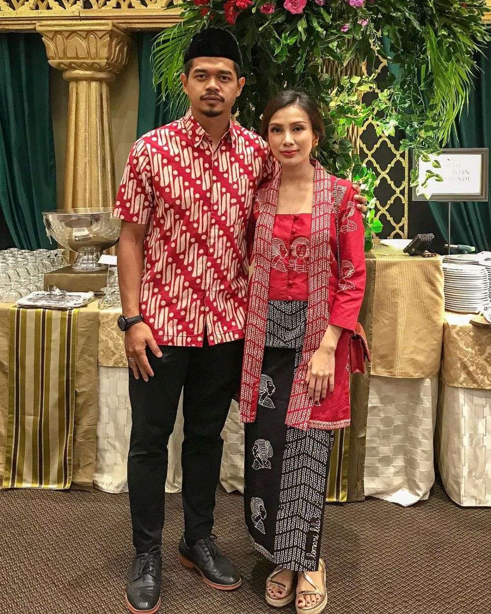 10 Potret Romantis Bambang Pamungkas & Istri, 18 Tahun Menikah!