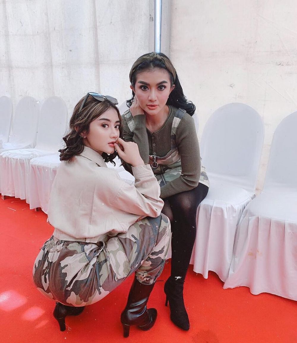 10 Gaya Kompak Ghea Youbi & Gina Youbi yang Mirip Abis, Bak Seumuran!