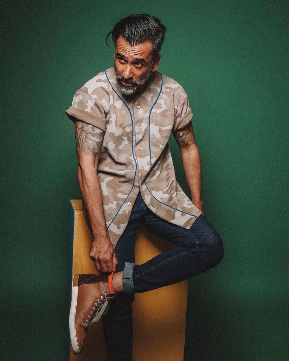 Karismatik Di Usia 49 Intip 10 Potret Transformasi Jeremy Thomas