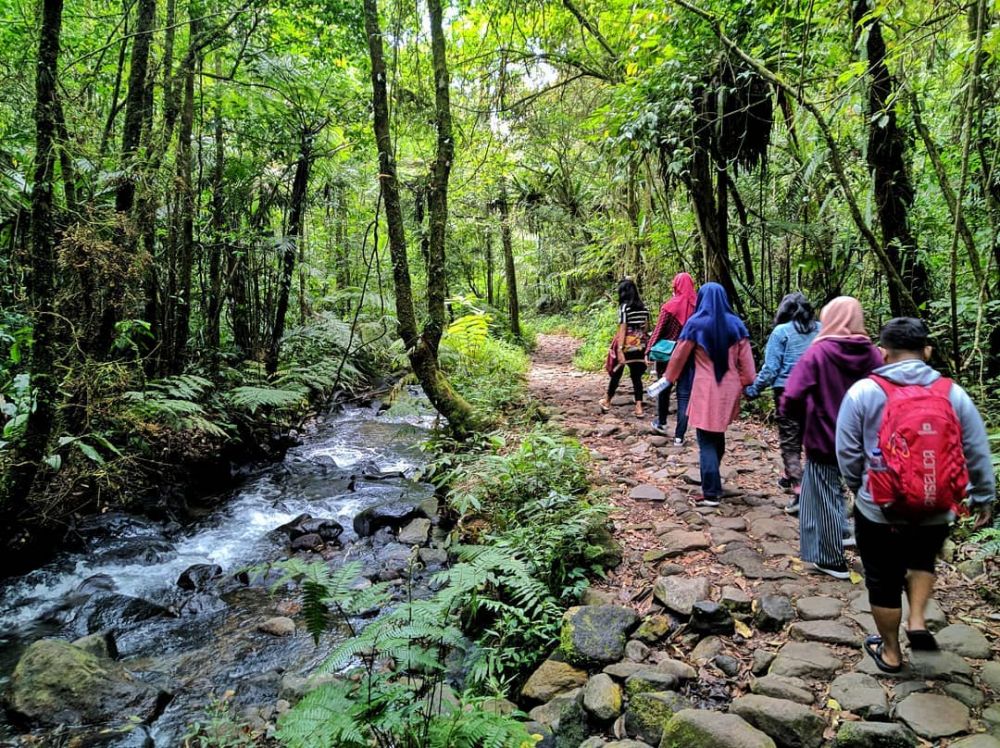 Trekking ke Curug Cibeureum Cianjur, Ini 6 Hal yang Perlu Kamu Tahu