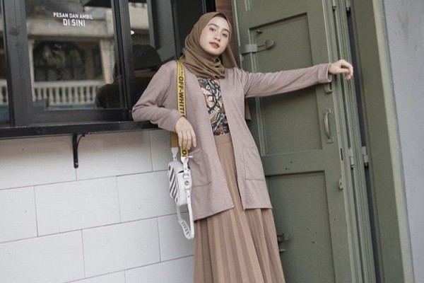 25+ Trend Terbaru Ootd Hijab Rok Plisket Coklat Susu