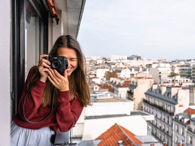 Setiap ketika kita niscaya selalu mempunyai hubungan dengan dunia fotografi entah sekadar hany Tertarik di Bidang Fotografi? Ini 5 Tips Membeli Kamera bagi Pemula!