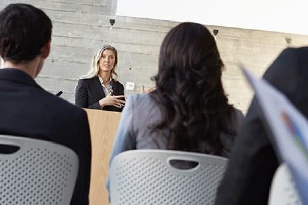 5 Tanda Ini Menunjukkan Atasanmu Toxic Leadership, Ketahui Sejak Dini!