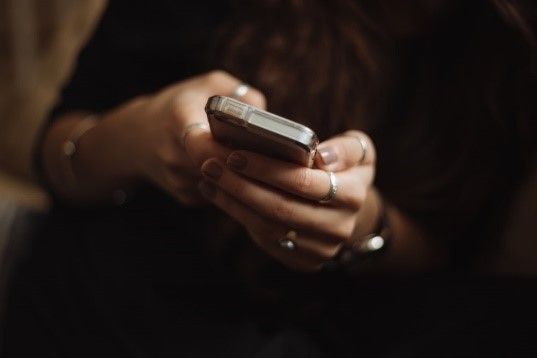 Menelusuri Aplikasi yang Dipakai Selebgram Pelaku Pornografi di Bali