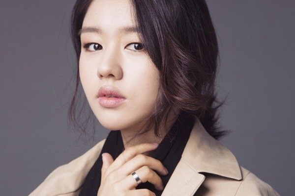 10 Pesona Ahn Eun Jin Pemeran Dokter Chu Min Ha di Hospital Playlist