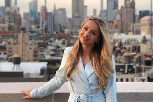 11 Potret Emma Heesters Artis Belanda yang Viral Cover Lagu Andmesh