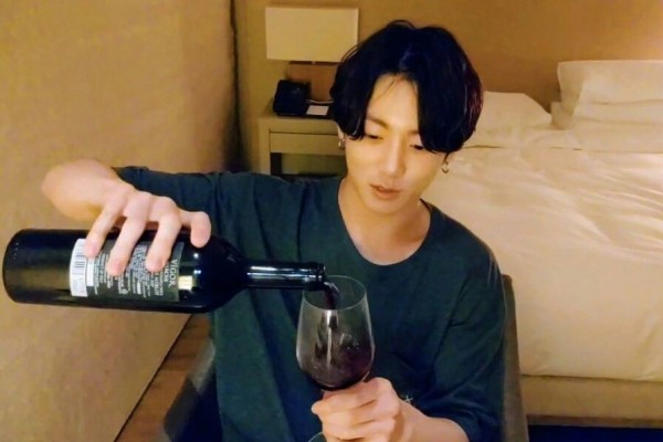 Bikin Geregetan, Ini 7 Kelakuan Jungkook BTS yang Melanggar Peraturan