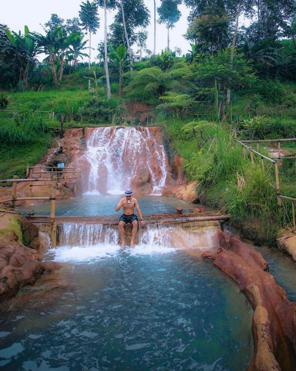 10 Wisata Pemandian Air Panas di Jawa, Bikin Rileks Jiwa dan Raga