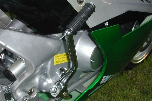 Kenapa motor terbaru sudah tidak ada kick starter? Ini 5 alasannya!