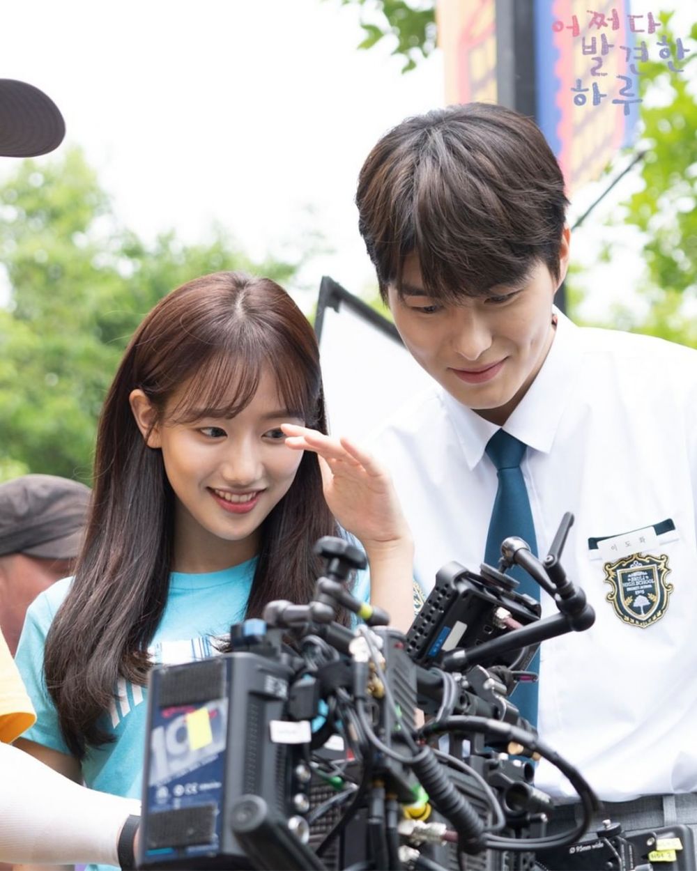 14 Potret Seru Drama Korea Extraordinary You di Balik Layar