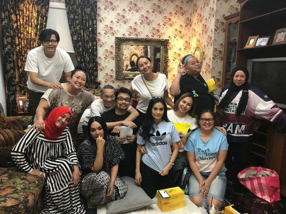 10 Potret Rumah Mewah Milik Melly Goeslaw, Ada Studio Musik!