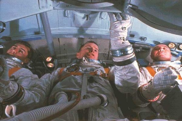 Kisah Para Astronaut Tim Apollo Berbagi Pengalaman Mengerikan di Bulan