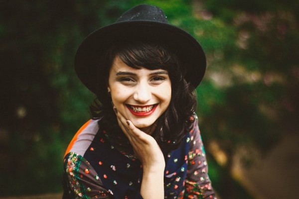 Santai, 5 Zodiak Ini Cuek Banget Hadapi Cibiran