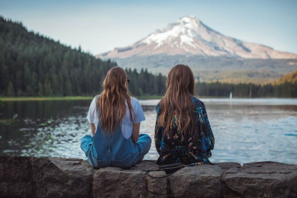 Jaga Jarak, Ini 5 Tipe Teman yang Bisa Bikin Kita Merasa Insecure!