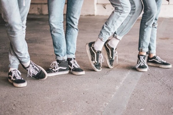 5 Jenis Sepatu Sneakers yang Ada di Pasaran yang Harus Kamu Ketahui